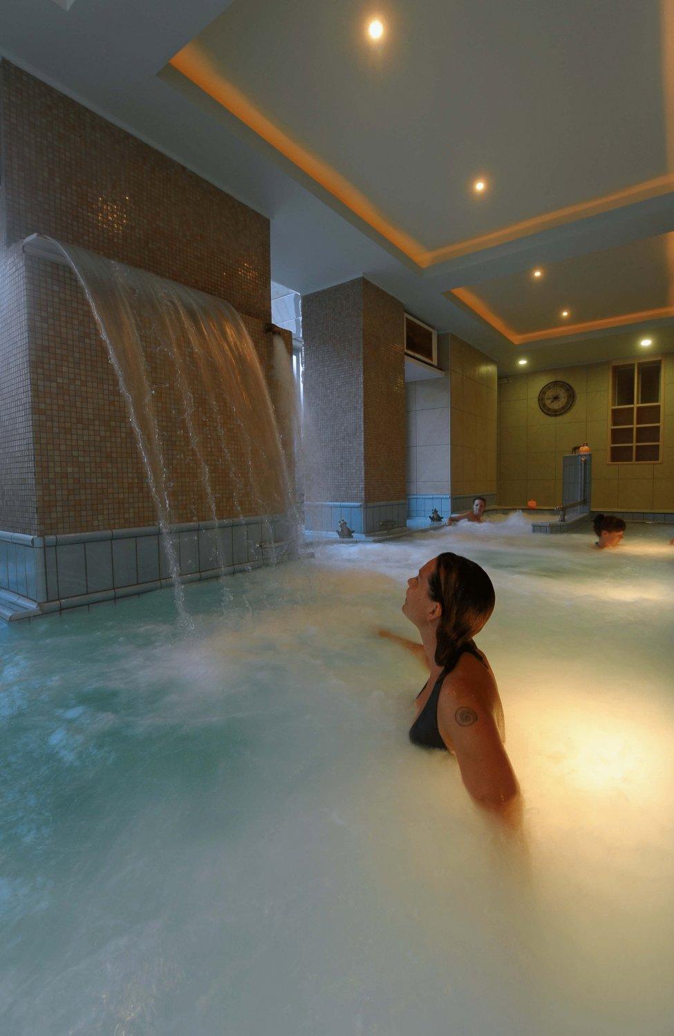 Kentrikon Hotel & Spa Loutra Edipsou  Bagian luar foto